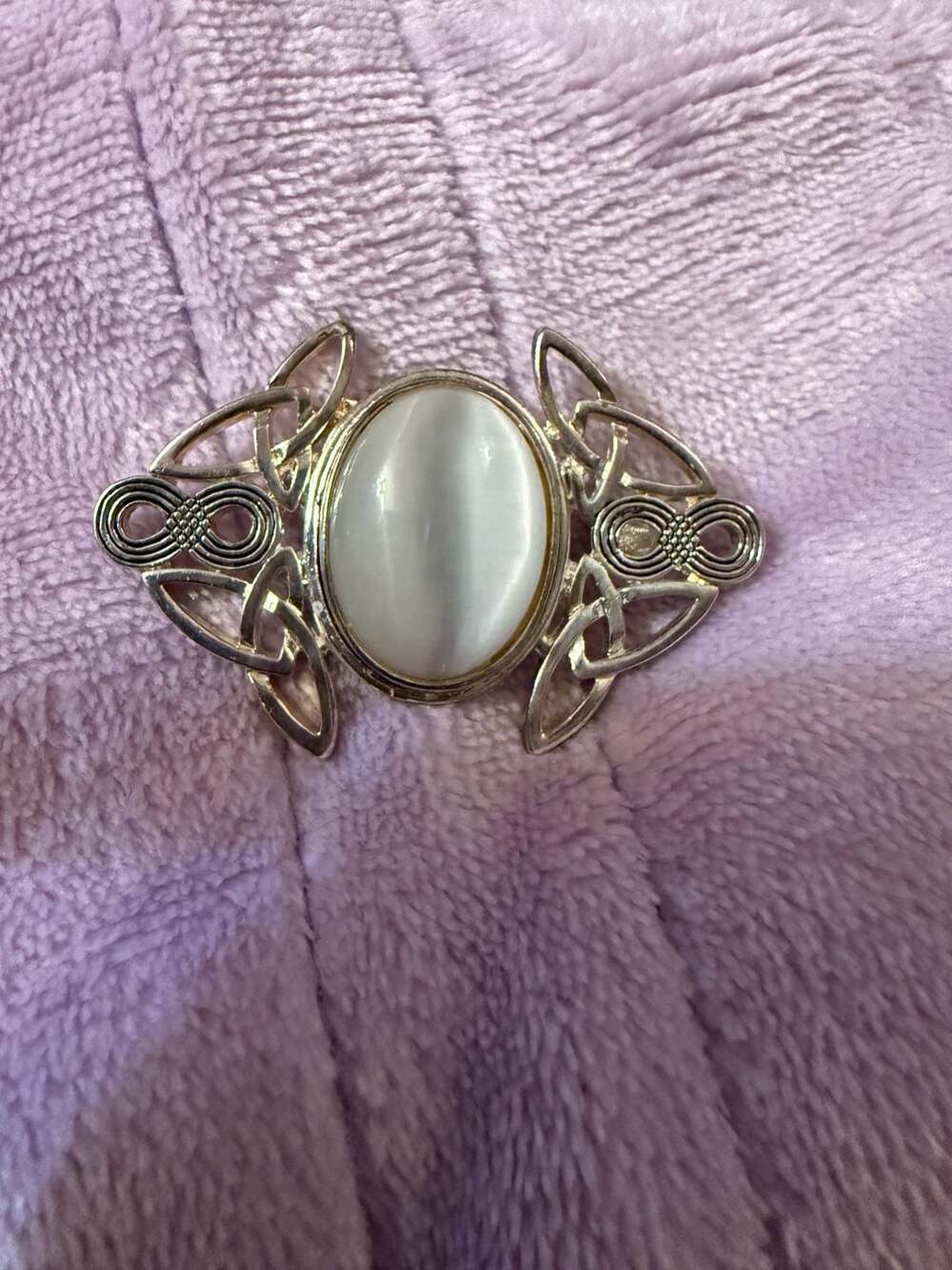 Vintage Silver Celtic Knot Design Pin With Polished Stone, 10 Grams